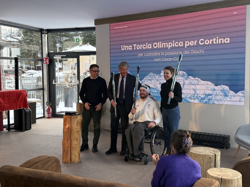 La torcia olimpica donata a Fondazione Cortina