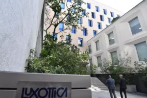 EssilorLuxottica acquisisce una quota della thailandese Top Charoen