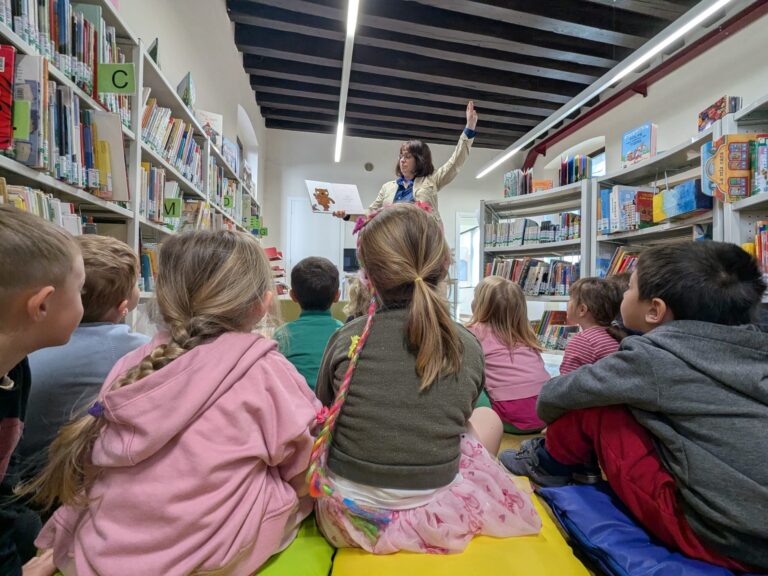 La biblioteca che respira con la città
